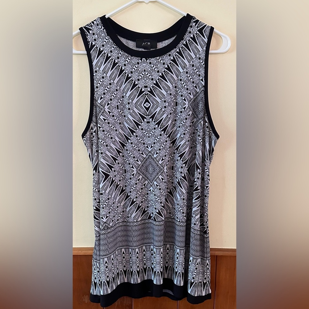 AGB XL sleeveless, black and white geometric printed top.